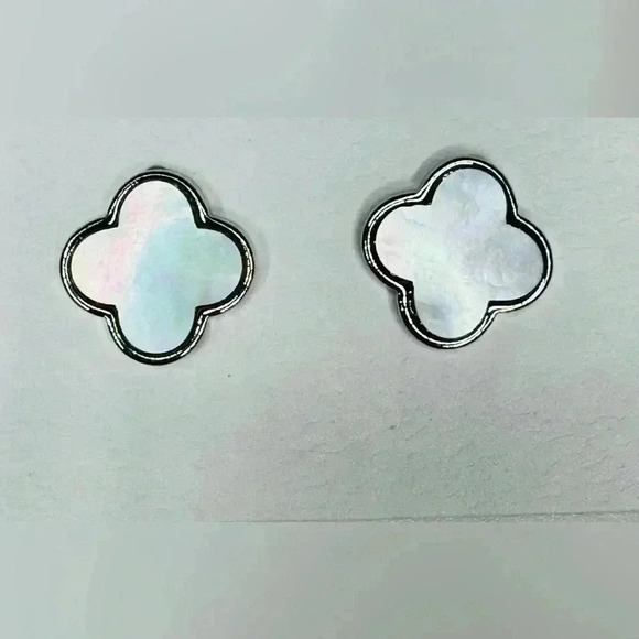 Quatrefoil White Gold Earrings Studs - Picture 1 of 1